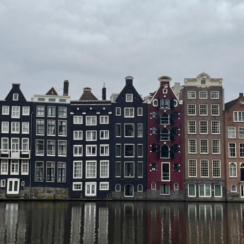 Amsterdam-7b